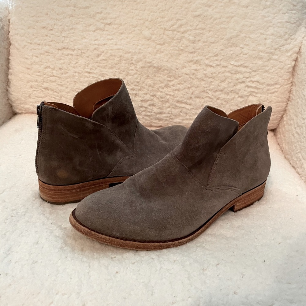 Kork-Ease Grey Suede Booties!!